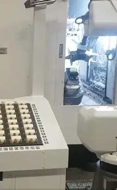 Akira Seiki automation robojob