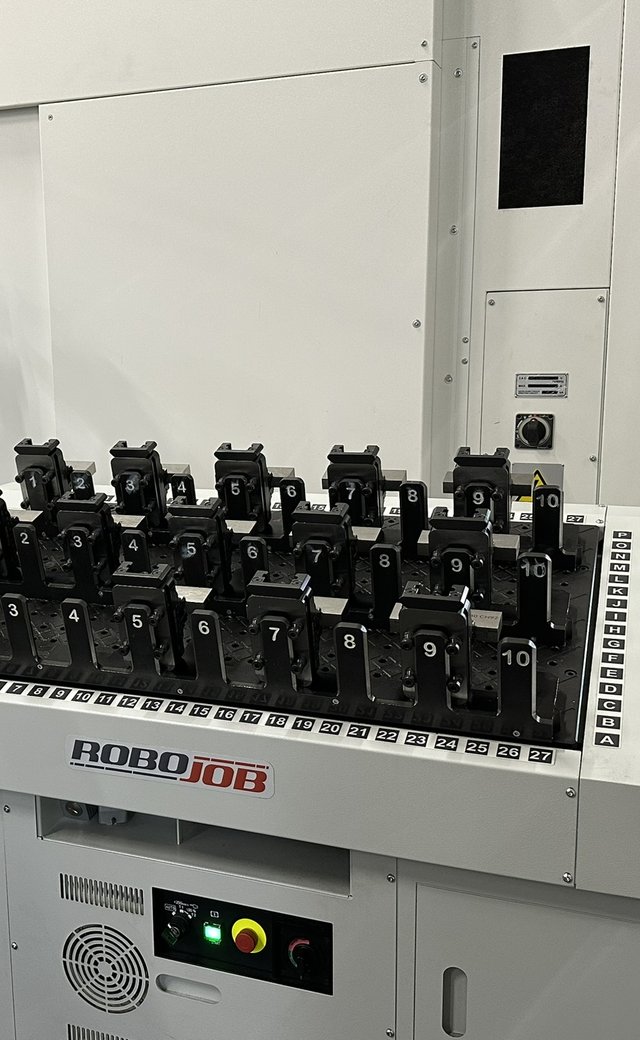 Mazak CV5-500 + Mill-Assist Essential c + HWR Fixture Exchange