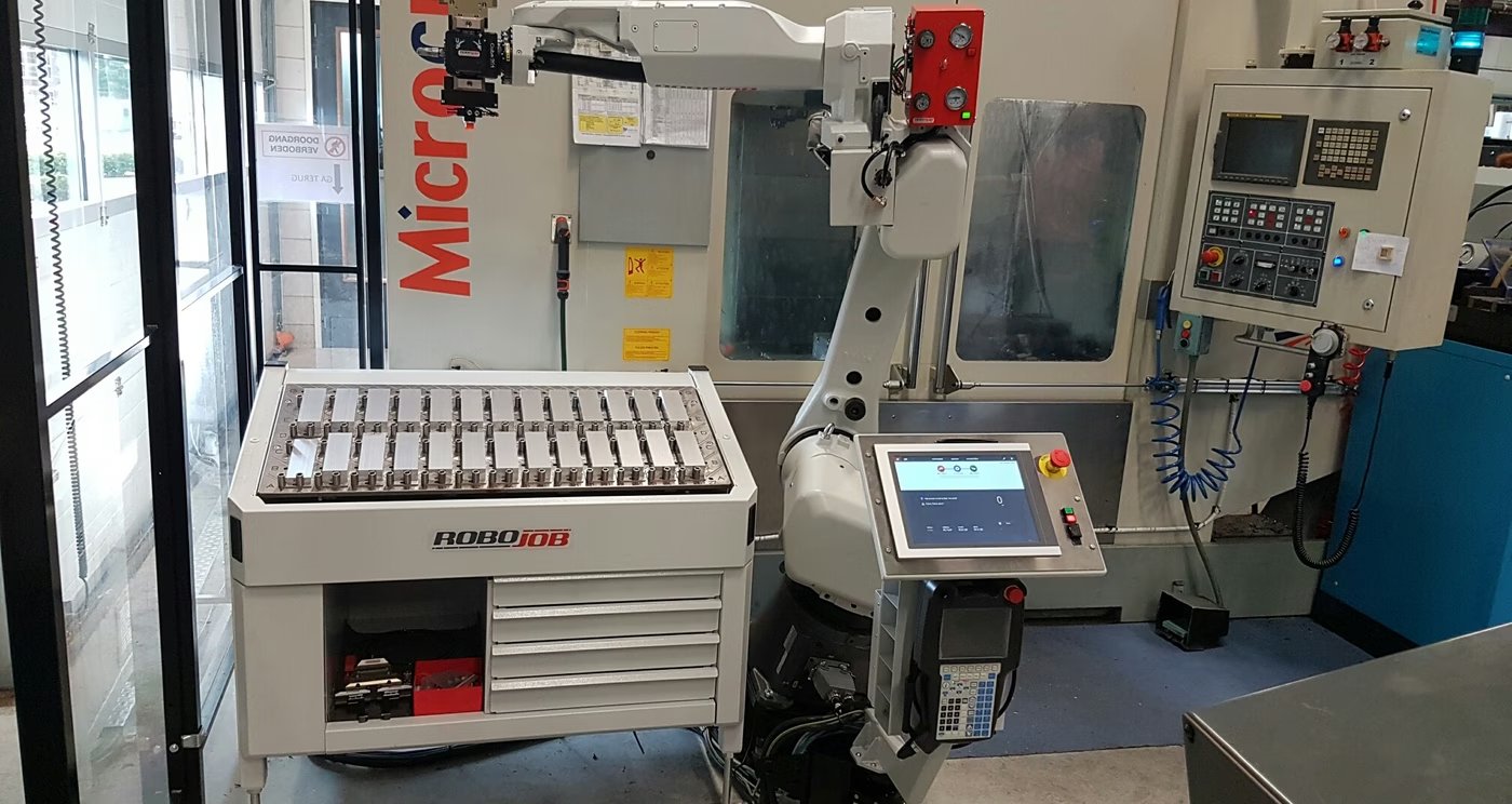 RoboJob provides CNC automation for challenger-microcut CNC machines ...