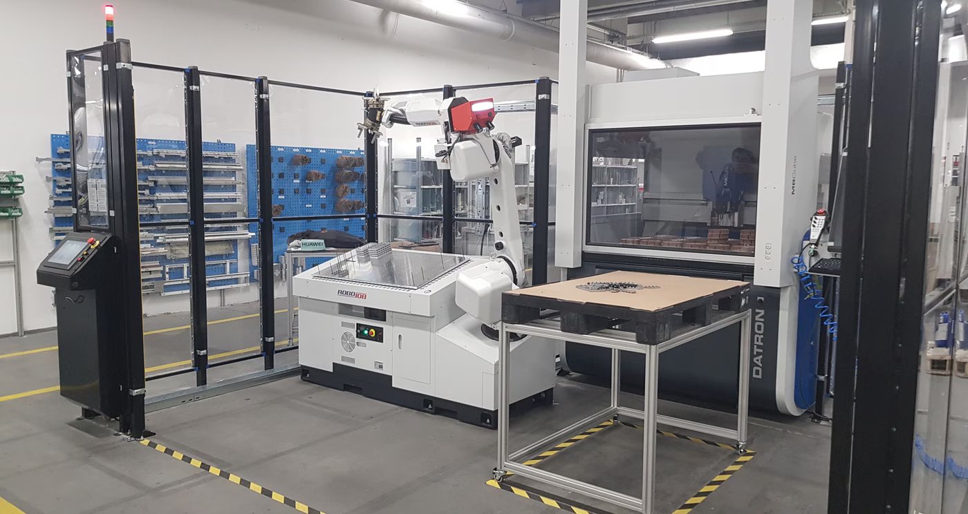 Mill-Assist Essential + Pallet Unload + Datron M8Cube (3)