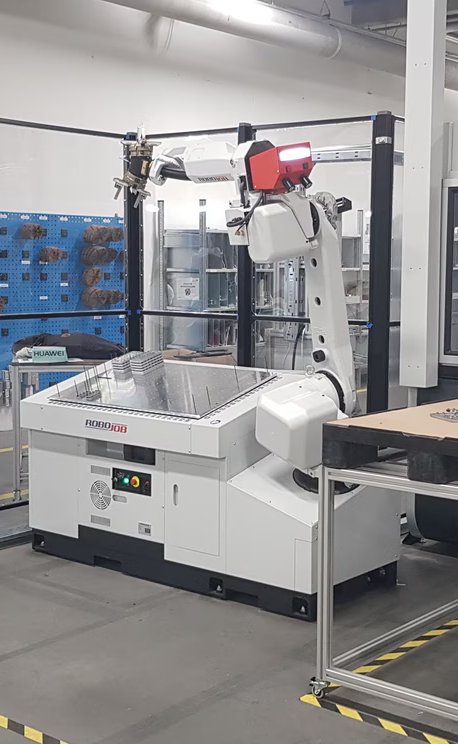 Mill-Assist Essential + Pallet Unload + Datron M8Cube (3)