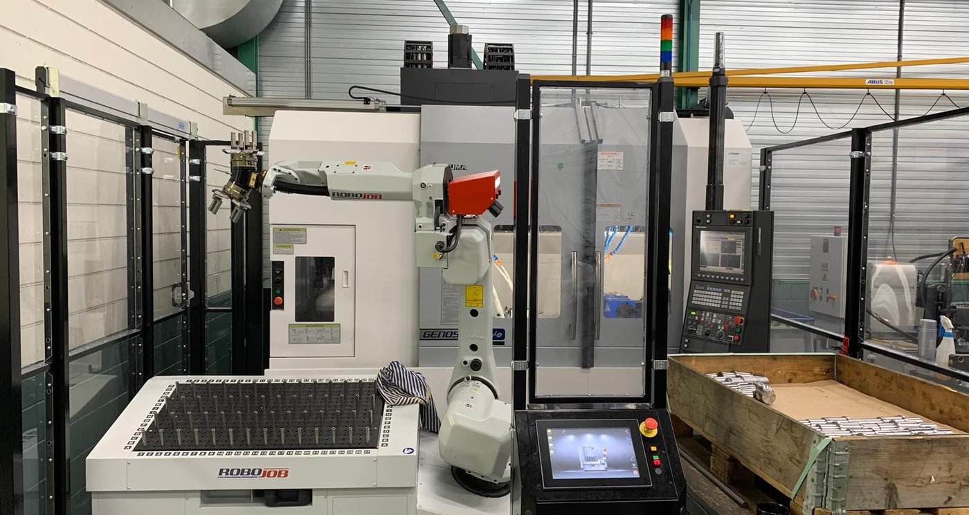 Mill-Assist Essential i + Okuma Genos M660-V-e