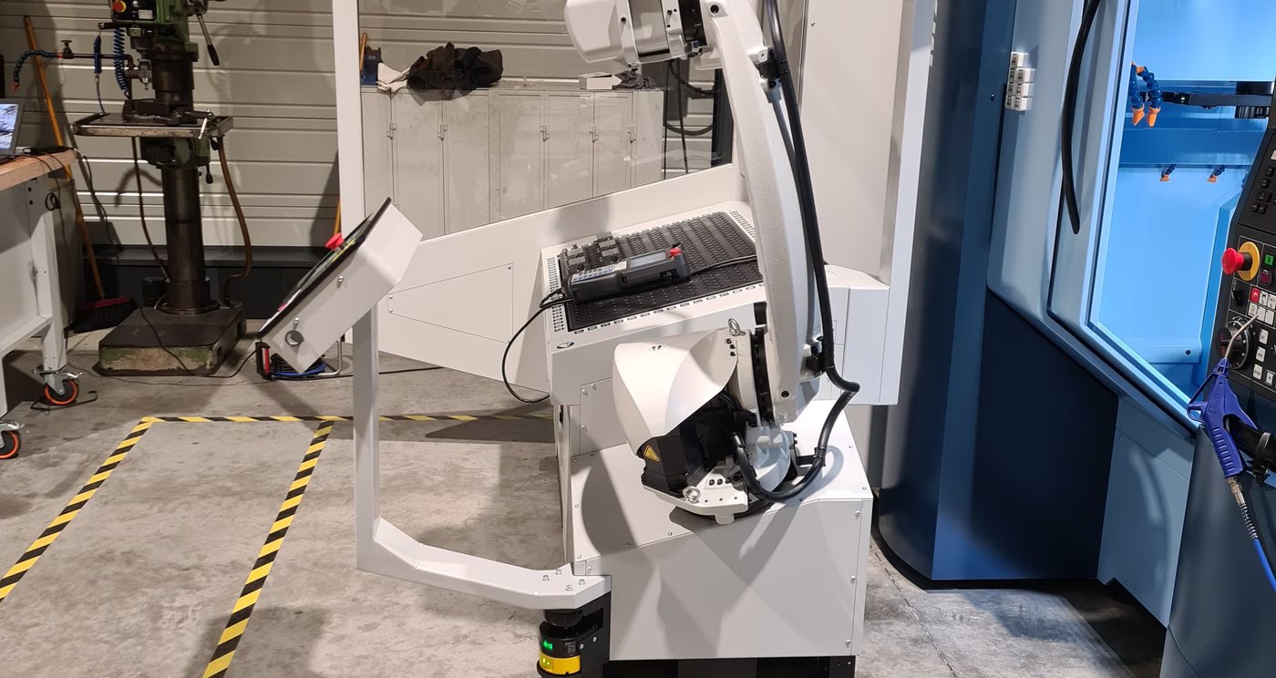 Mill-Assist Essential i + Matsuura MX520