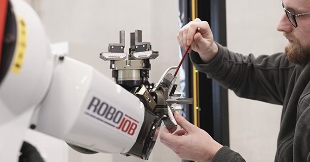 Run Job Machine Discover the series of RoboJob's Pallet-Load CNC automation - RoboJob USA