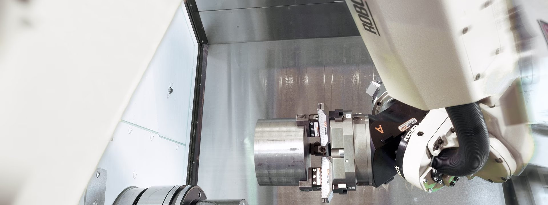 a_robojob_cnc_.2e16d0ba.format-avif.fill-2784x1040-c100