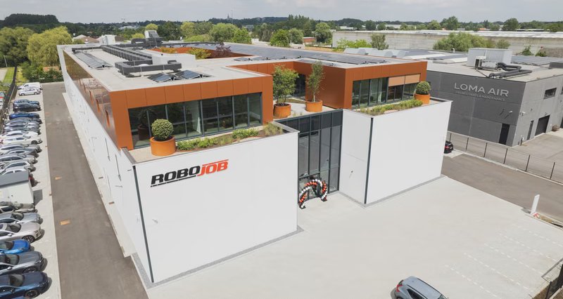 aerial_shot_of_the_facade_of_the_new_robojo.max-800x600
